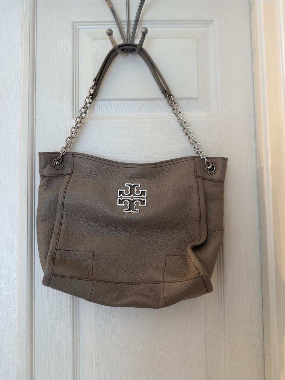Tory Burch Grey Pebbled Leather Shoulder Tote with Silver iChain